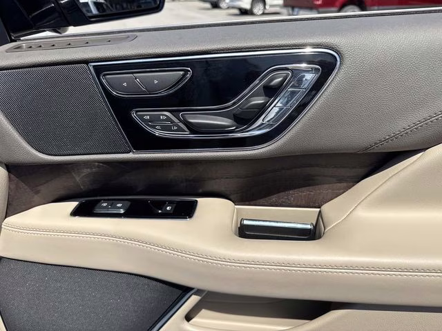 2024 White Metallic Lincoln Navigator L Reserve 4X4 SUV
