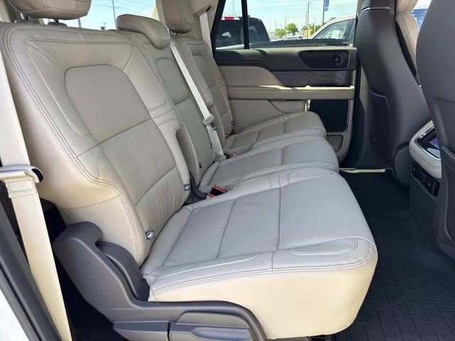 2024 White Metallic Lincoln Navigator L Reserve 4X4 SUV