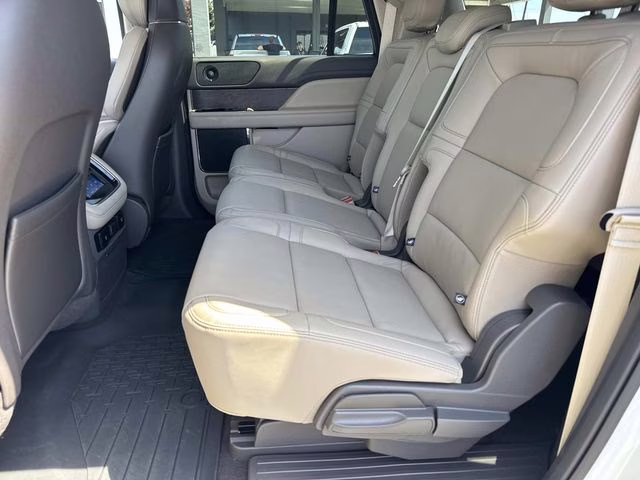 2024 White Metallic Lincoln Navigator L Reserve 4X4 SUV