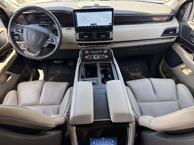 2024 White Metallic Lincoln Navigator L Reserve 4X4 SUV