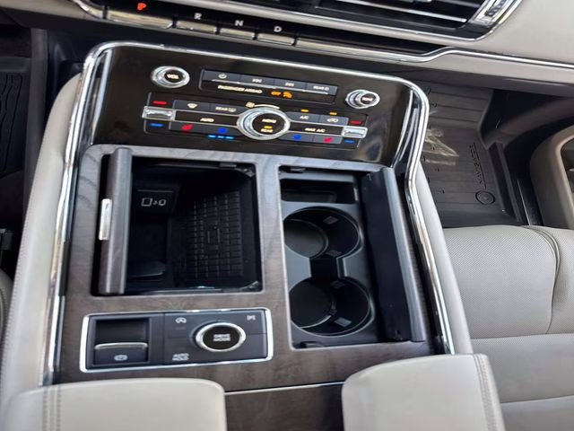 2024 White Metallic Lincoln Navigator L Reserve 4X4 SUV