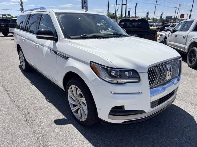 2024 White Metallic Lincoln Navigator L Reserve 4X4 SUV