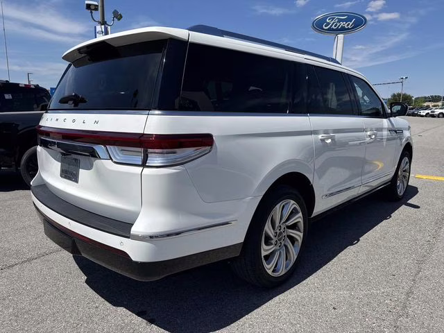 2024 White Metallic Lincoln Navigator L Reserve 4X4 SUV
