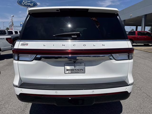 2024 White Metallic Lincoln Navigator L Reserve 4X4 SUV