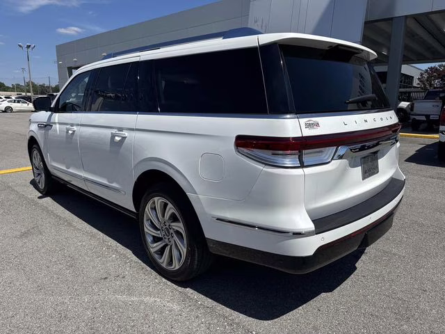 2024 White Metallic Lincoln Navigator L Reserve 4X4 SUV