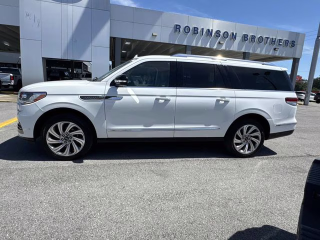 2024 White Metallic Lincoln Navigator L Reserve 4X4 SUV