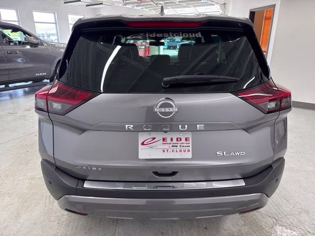 2023 Gun Metallic Nissan Rogue SL AWD SUV