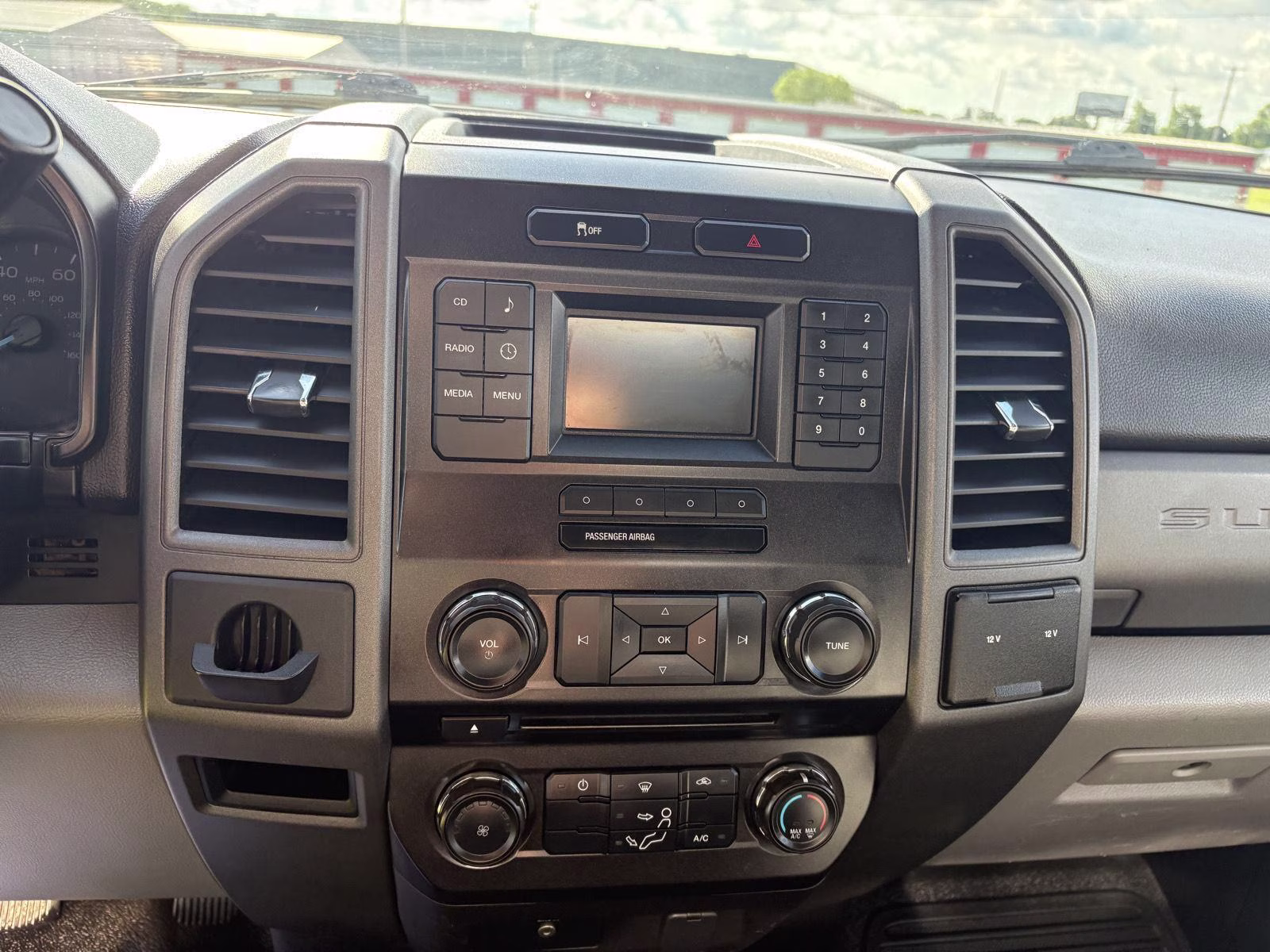 2017 Oxford White Ford Super Duty F-450 DRW XL RWD Truck