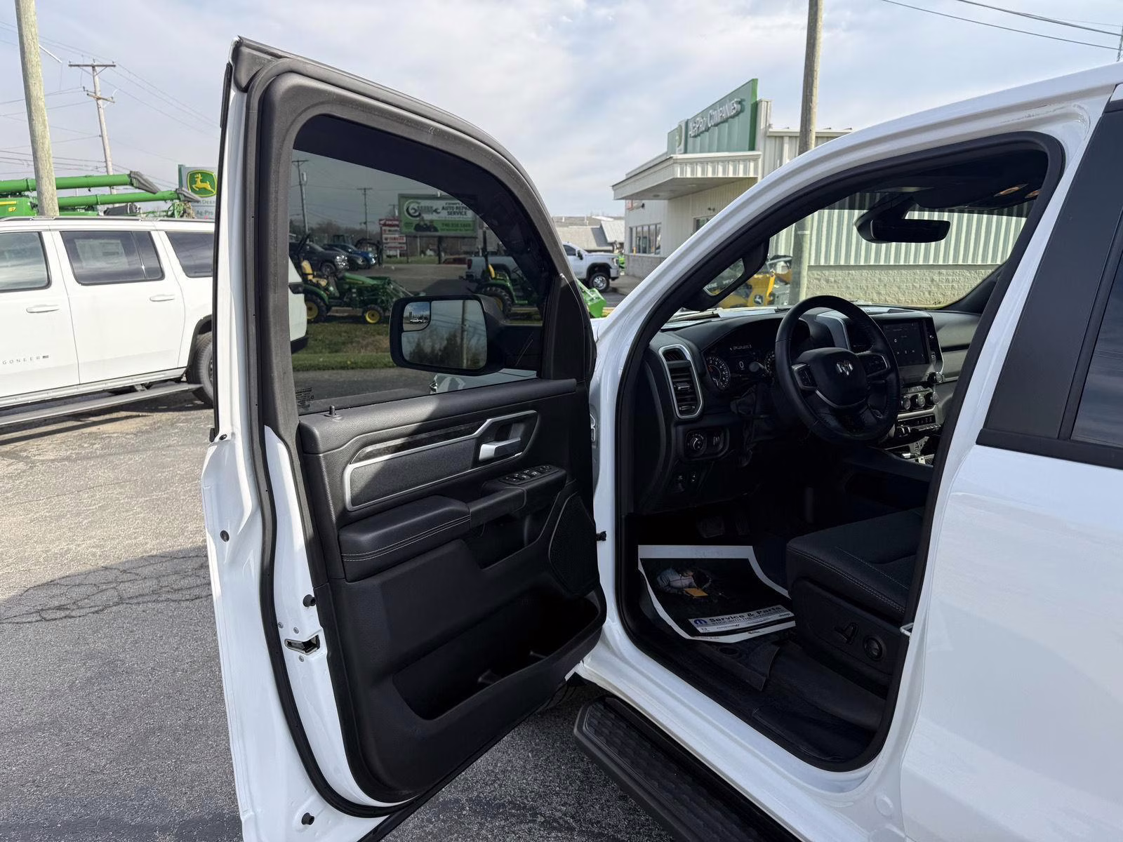 2023 Bright White Clearcoat Ram 1500 Big Horn 4X4 Truck