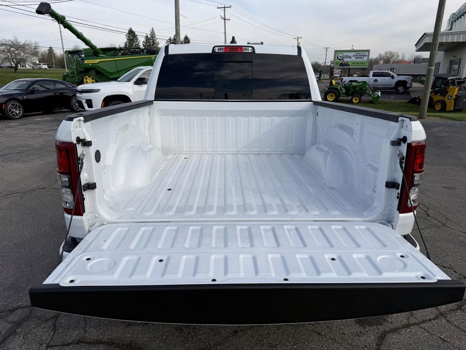 2023 Bright White Clearcoat Ram 1500 Big Horn 4X4 Truck