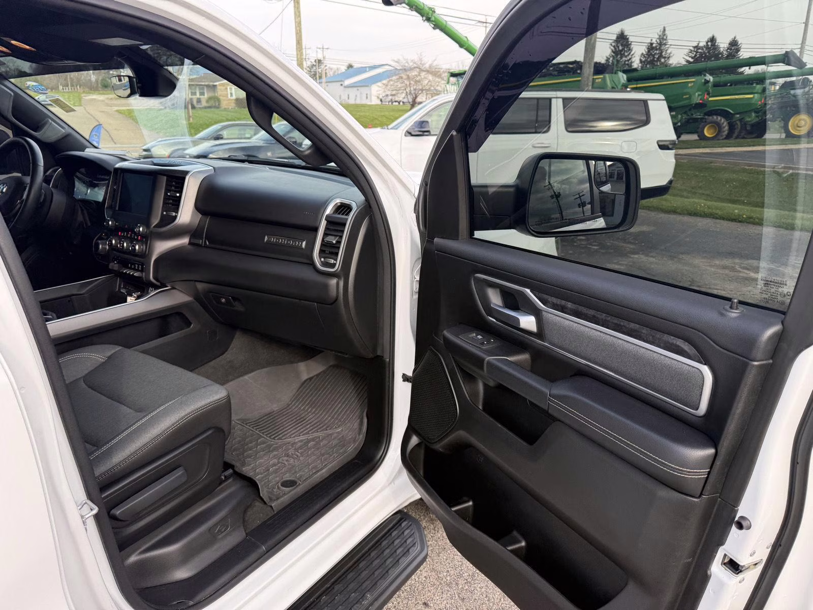 2023 Bright White Clearcoat Ram 1500 Big Horn 4X4 Truck