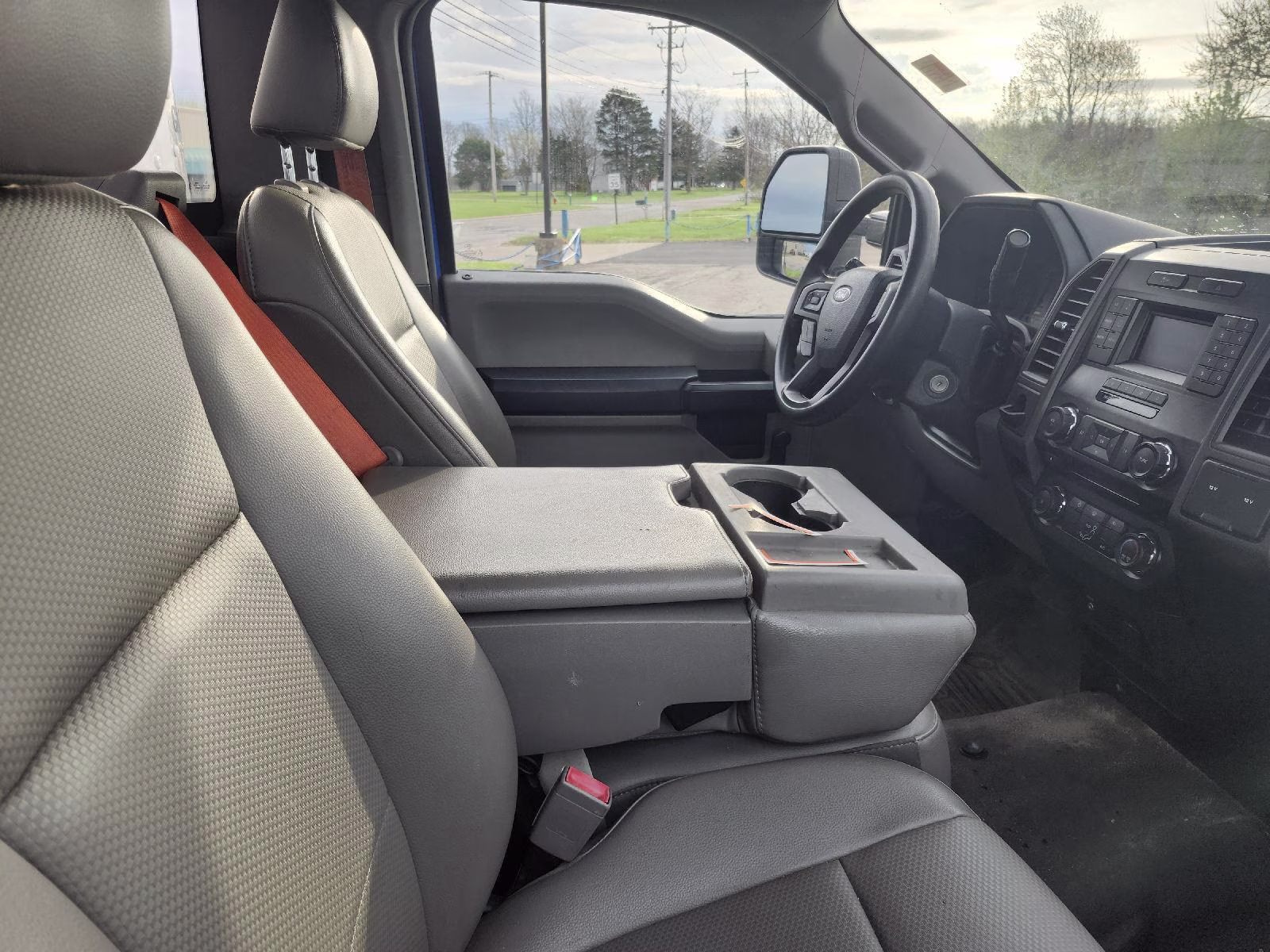 2017 Oxford White Ford Super Duty F-450 DRW XL RWD Truck