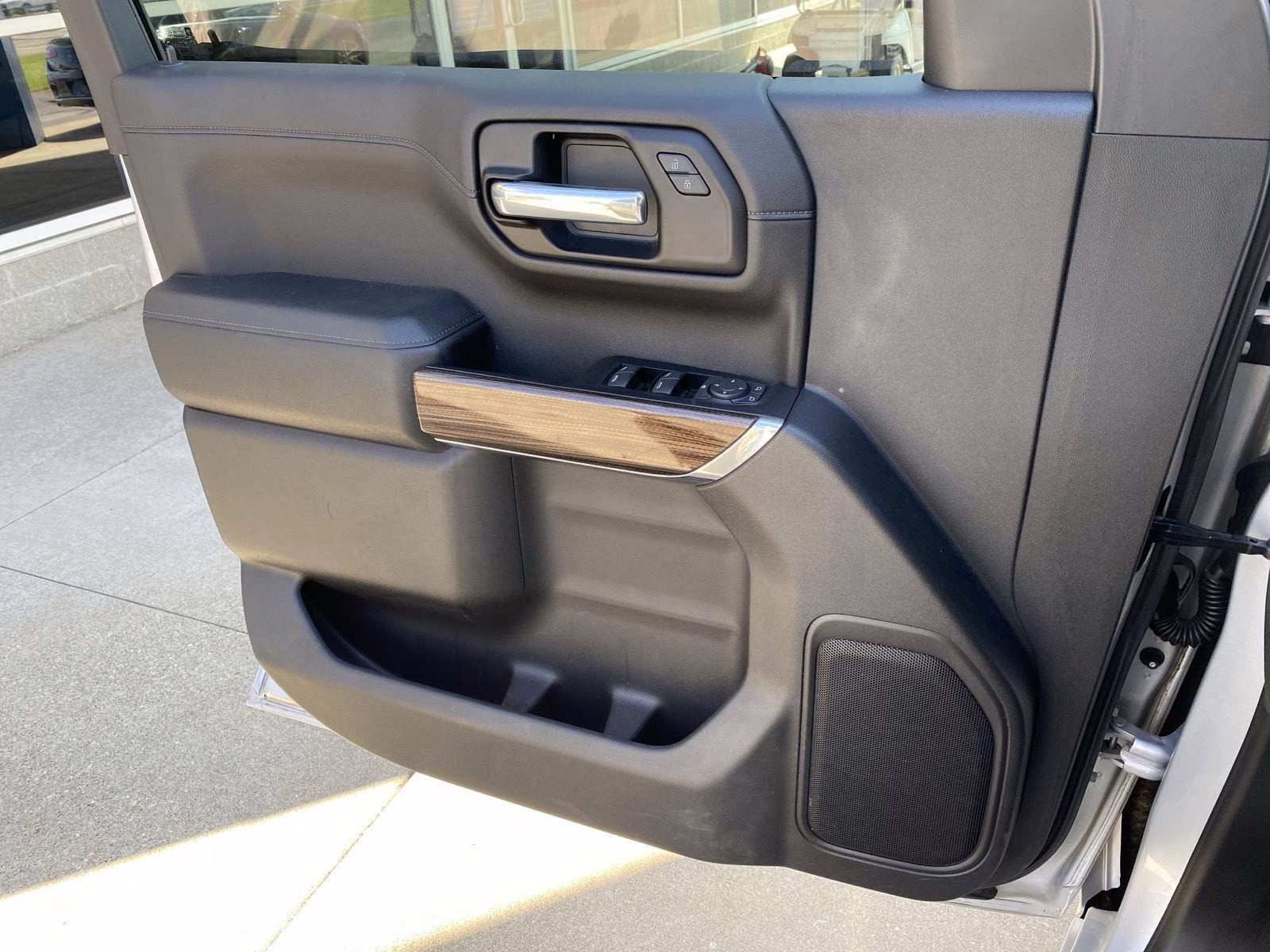 2019 Silver Ice Metallic Chevrolet Silverado 1500 LT Trail Boss 4X4 Truck