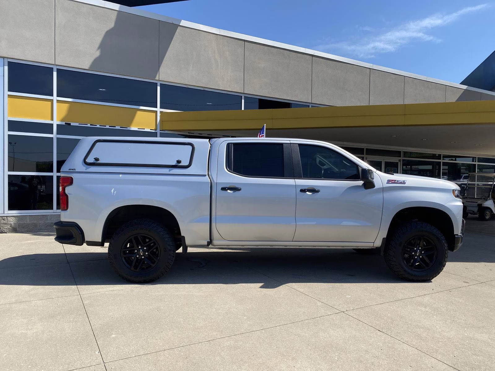 2019 Silver Ice Metallic Chevrolet Silverado 1500 LT Trail Boss 4X4 Truck