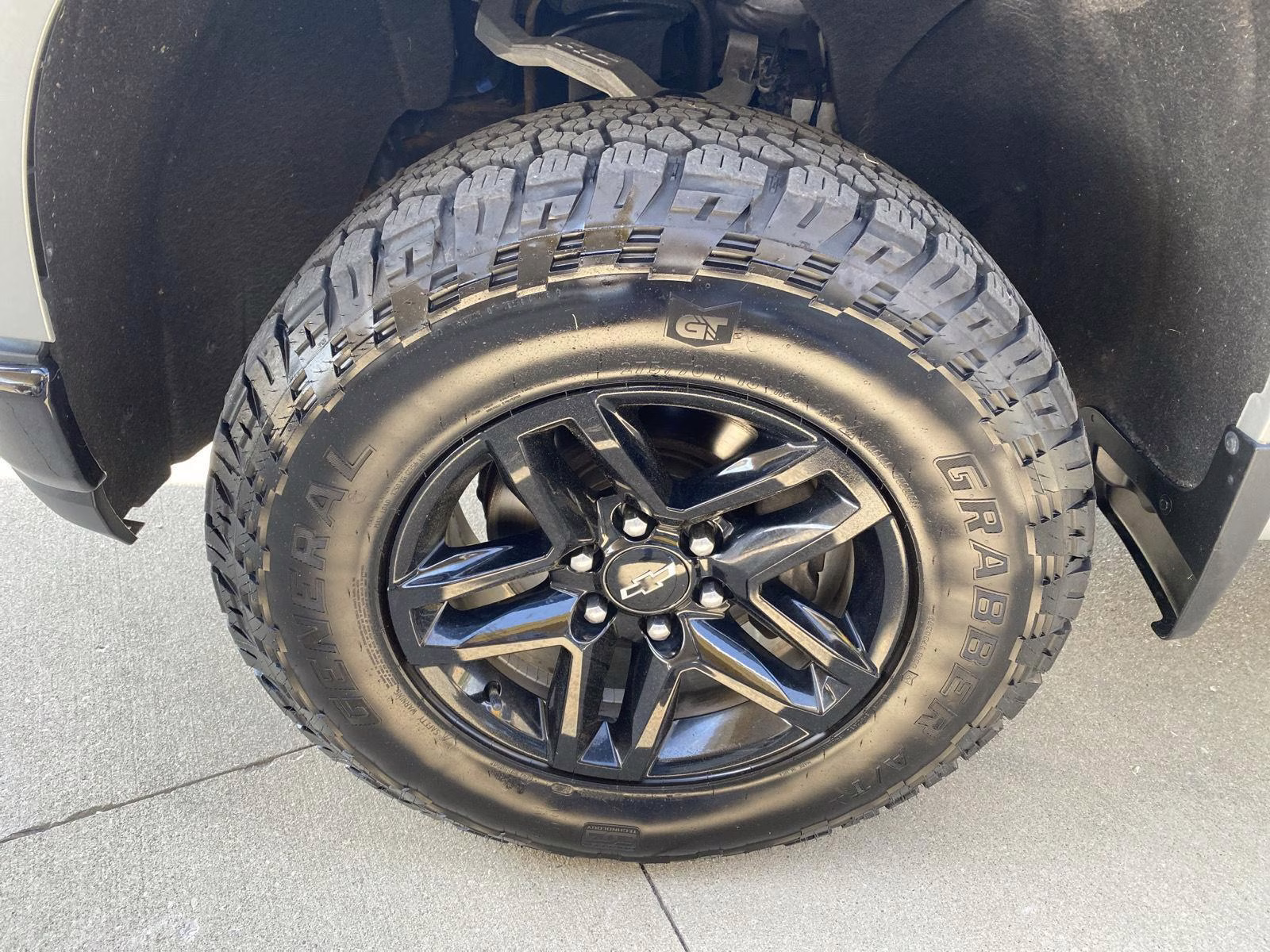 2019 Silver Ice Metallic Chevrolet Silverado 1500 LT Trail Boss 4X4 Truck