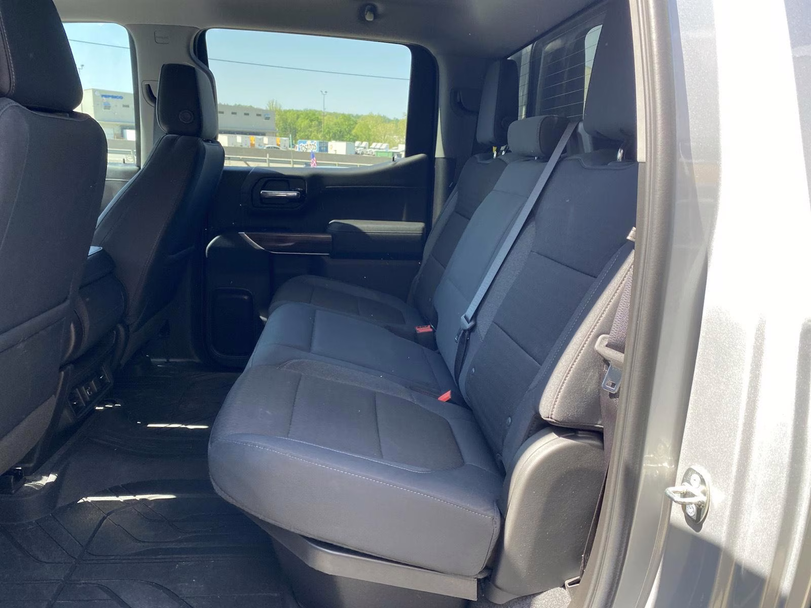 2019 Silver Ice Metallic Chevrolet Silverado 1500 LT Trail Boss 4X4 Truck