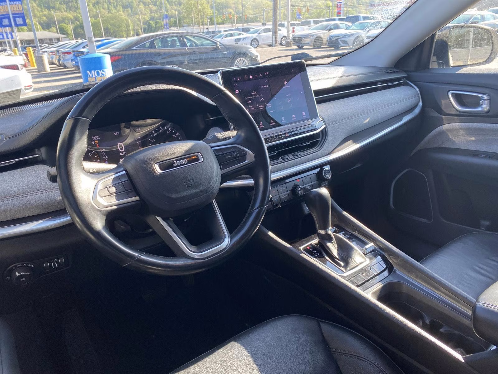 2022 Bright White Clearcoat Jeep Compass Latitude Lux 4X4 SUV