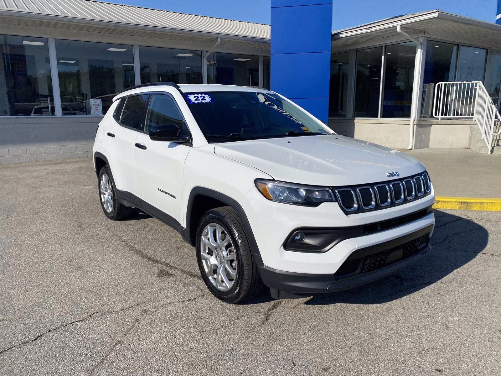 2022 Bright White Clearcoat Jeep Compass Latitude Lux 4X4 SUV
