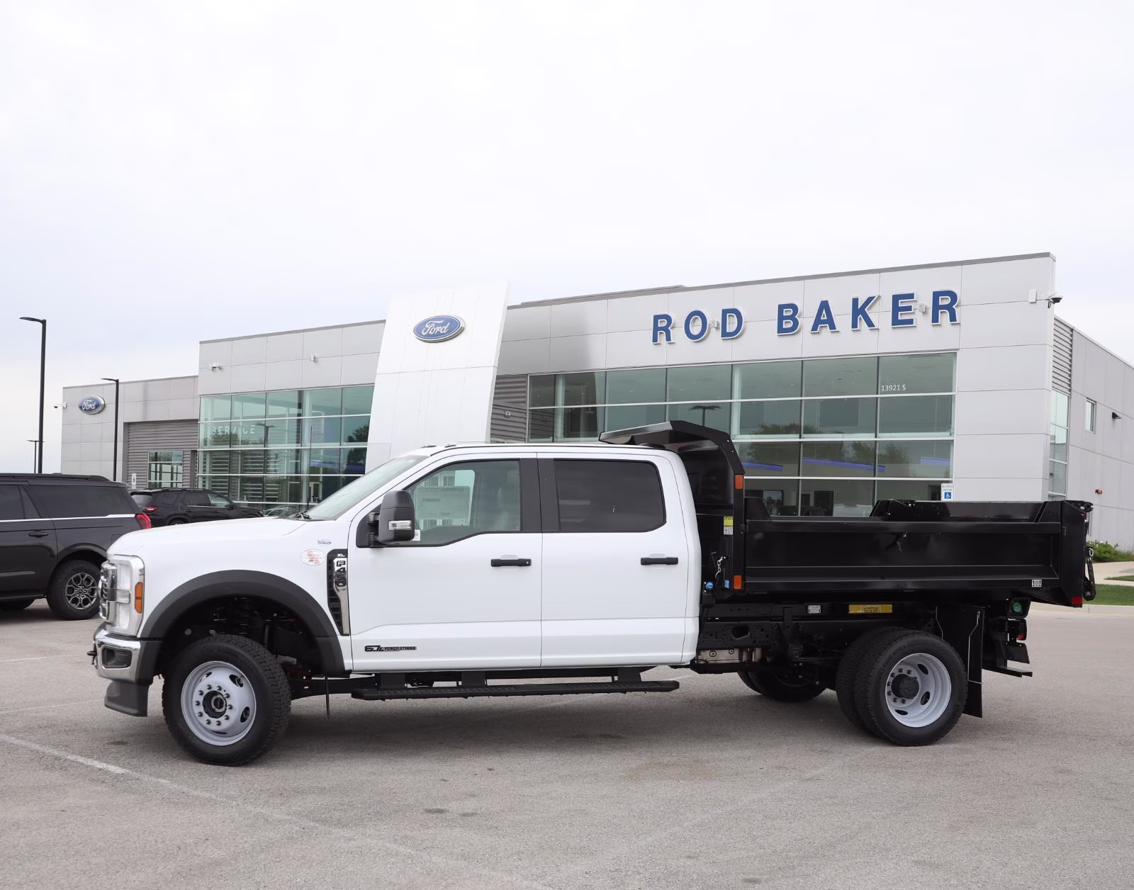 2026 Oxford White Ford Super Duty F-450 DRW XL 4X4 Truck