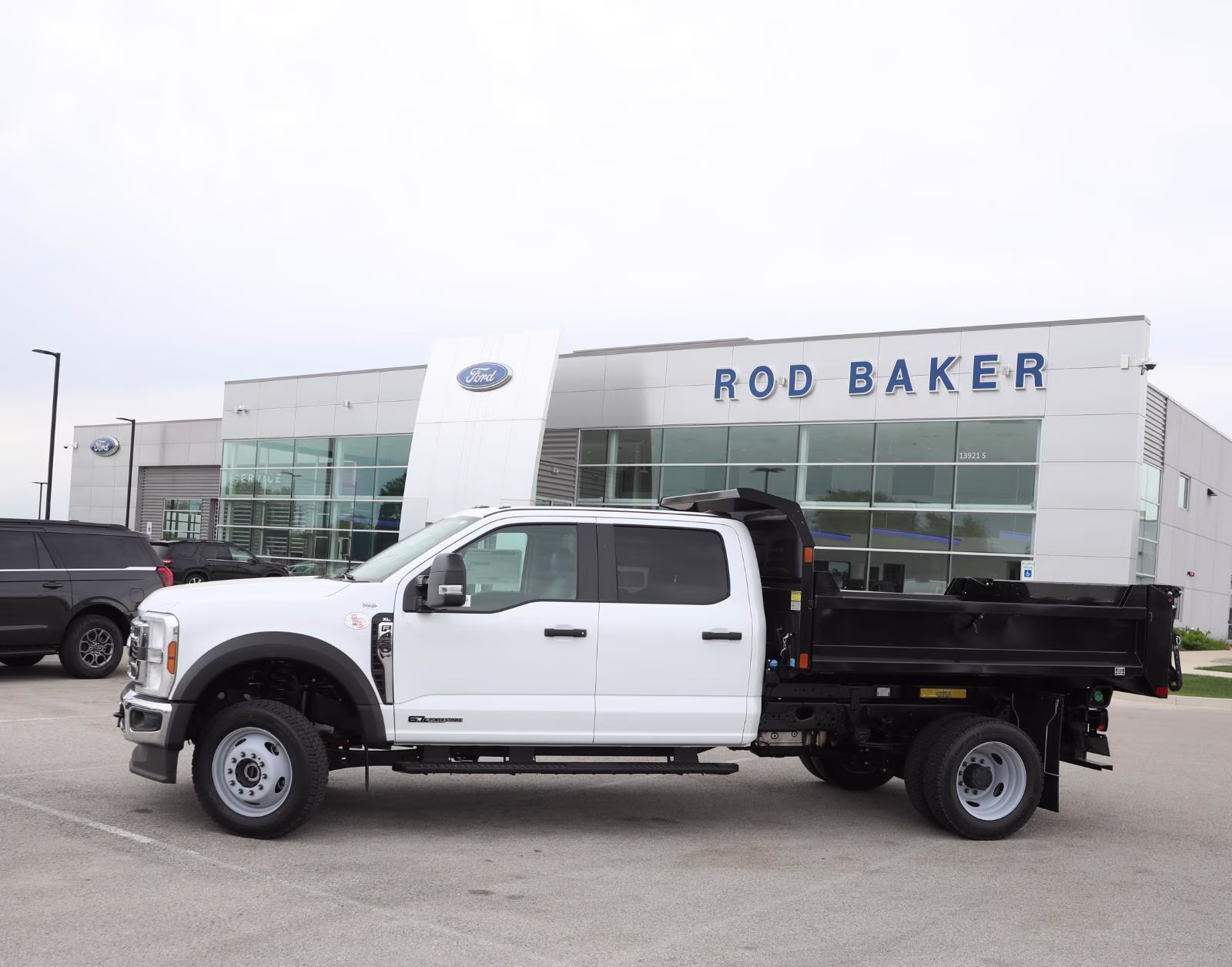 2026 Oxford White Ford Super Duty F-450 DRW XL 4X4 Truck