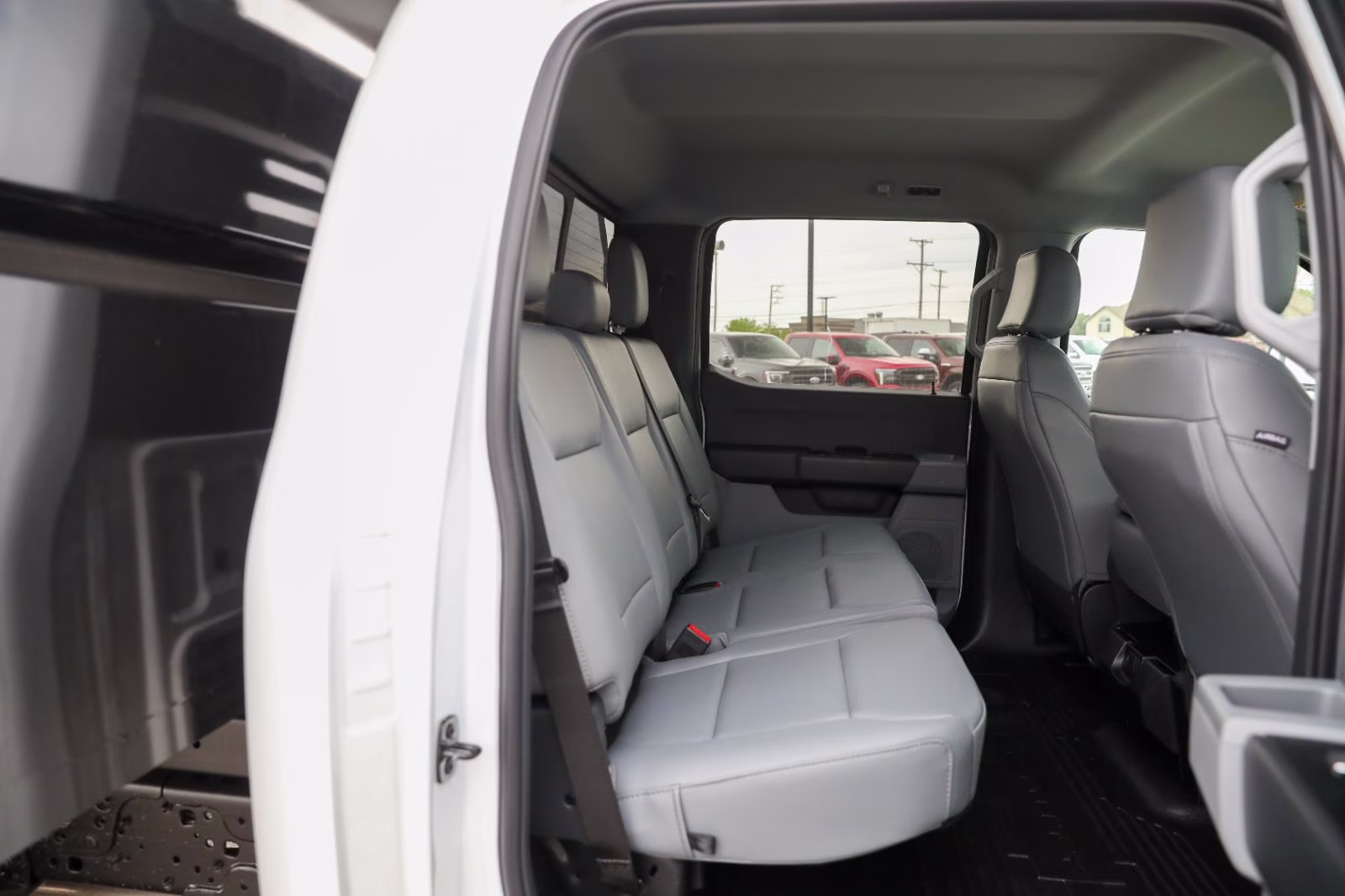 2026 Oxford White Ford Super Duty F-450 DRW XL 4X4 Truck