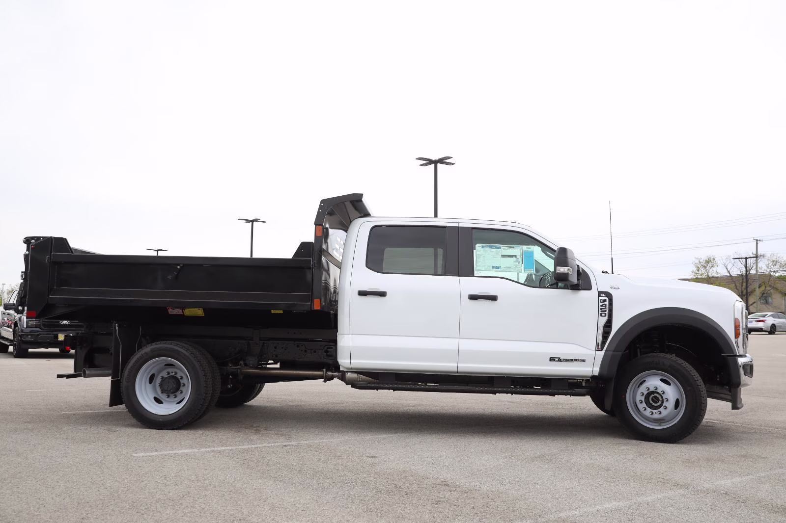 2026 Oxford White Ford Super Duty F-450 DRW XL 4X4 Truck
