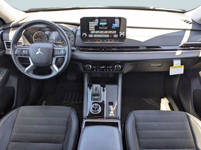 2024 Labrador Black Pearl Mitsubishi Outlander SE AWD SUV
