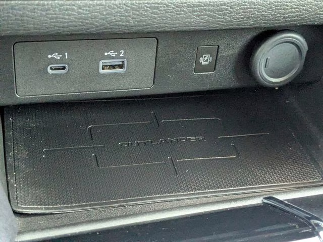 2024 Labrador Black Pearl Mitsubishi Outlander SE AWD SUV