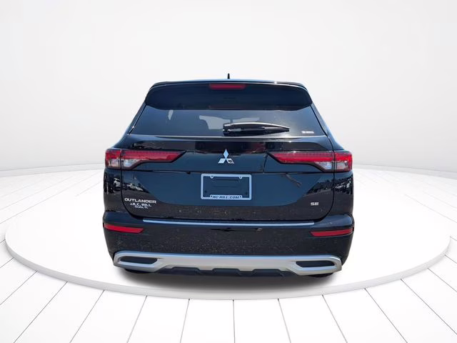 2024 Labrador Black Pearl Mitsubishi Outlander SE AWD SUV
