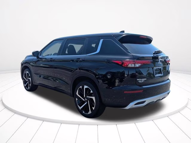 2024 Labrador Black Pearl Mitsubishi Outlander SE AWD SUV