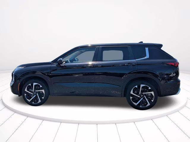 2024 Labrador Black Pearl Mitsubishi Outlander SE AWD SUV