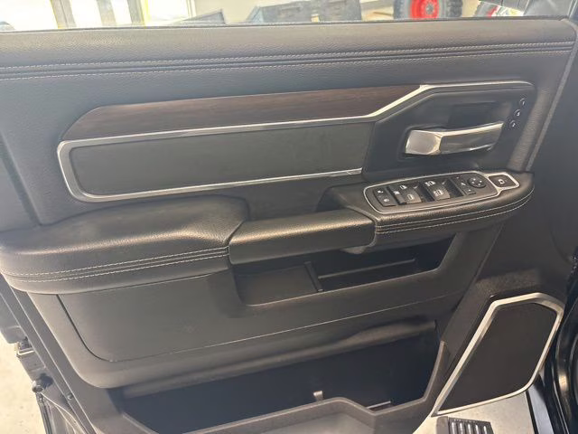 2022 Diamond Black Crystal Pearlcoat Ram 3500 Laramie 4X4 Truck