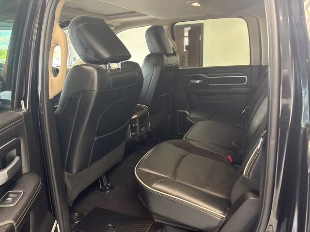 2022 Diamond Black Crystal Pearlcoat Ram 3500 Laramie 4X4 Truck
