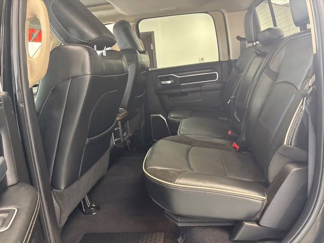 2022 Diamond Black Crystal Pearlcoat Ram 3500 Laramie 4X4 Truck