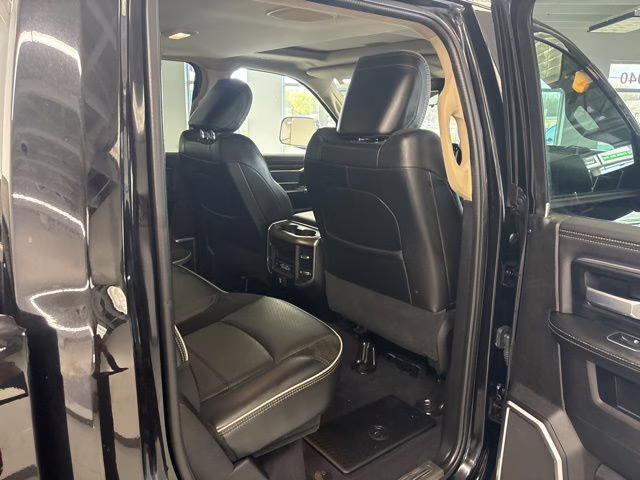 2022 Diamond Black Crystal Pearlcoat Ram 3500 Laramie 4X4 Truck