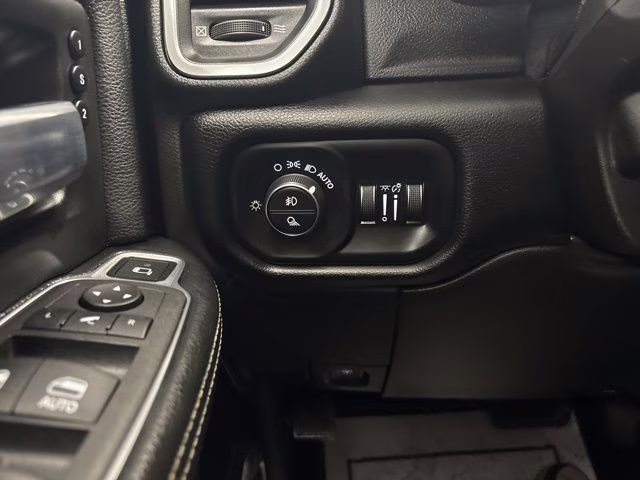 2022 Diamond Black Crystal Pearlcoat Ram 3500 Laramie 4X4 Truck