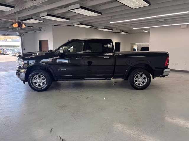 2022 Diamond Black Crystal Pearlcoat Ram 3500 Laramie 4X4 Truck