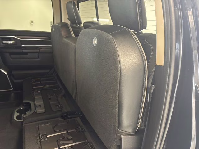 2022 Diamond Black Crystal Pearlcoat Ram 3500 Laramie 4X4 Truck