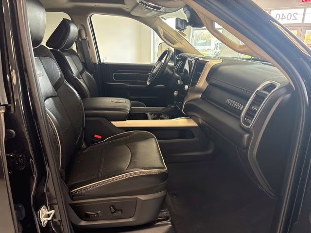 2022 Diamond Black Crystal Pearlcoat Ram 3500 Laramie 4X4 Truck