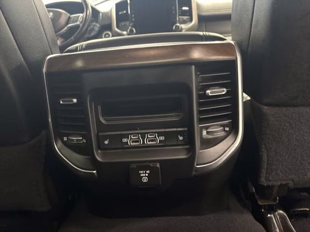 2022 Diamond Black Crystal Pearlcoat Ram 3500 Laramie 4X4 Truck