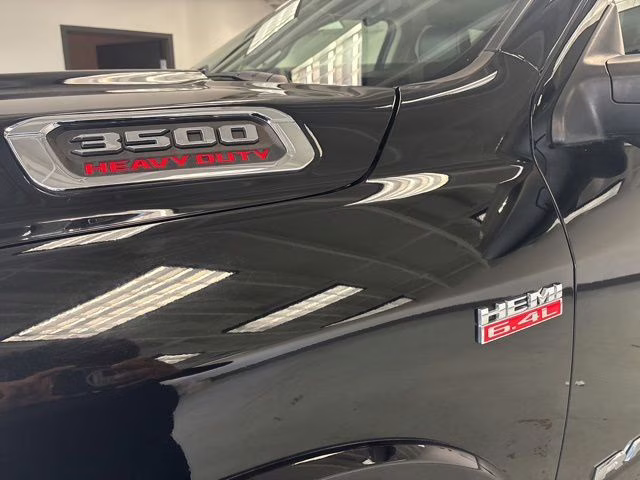 2022 Diamond Black Crystal Pearlcoat Ram 3500 Laramie 4X4 Truck