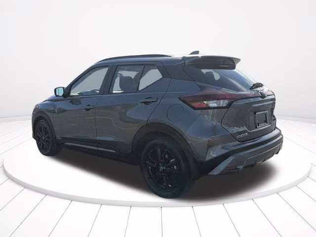 2022 Gun Metallic Nissan Kicks SR FWD SUV
