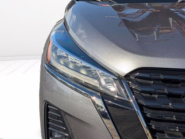 2022 Gun Metallic Nissan Kicks SR FWD SUV