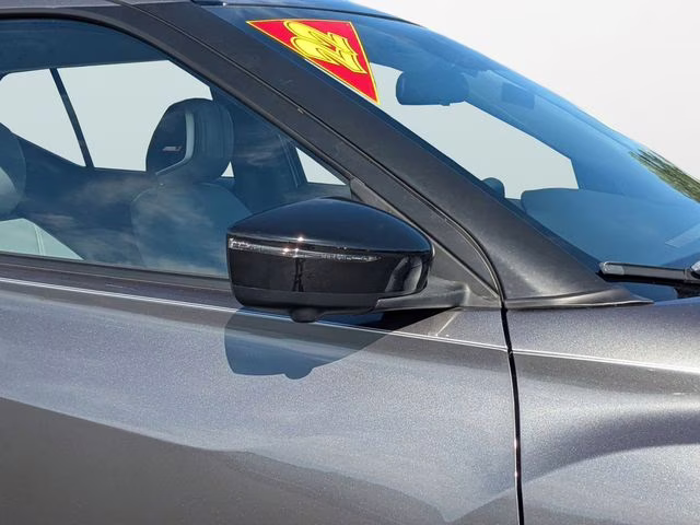 2022 Gun Metallic Nissan Kicks SR FWD SUV