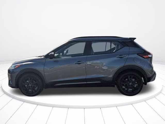 2022 Gun Metallic Nissan Kicks SR FWD SUV