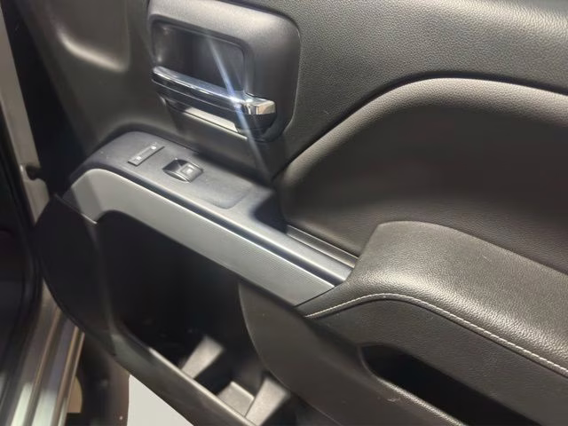 2018 Silver Ice Metallic Chevrolet Silverado 1500 LT 4X4 Truck