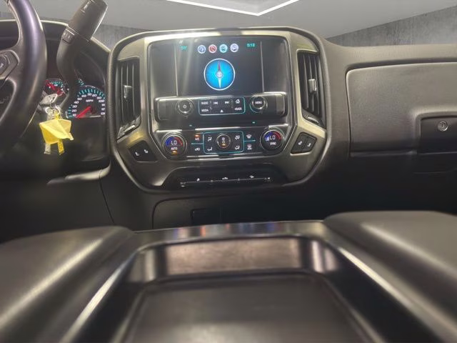 2018 Silver Ice Metallic Chevrolet Silverado 1500 LT 4X4 Truck