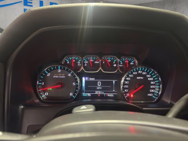 2018 Silver Ice Metallic Chevrolet Silverado 1500 LT 4X4 Truck