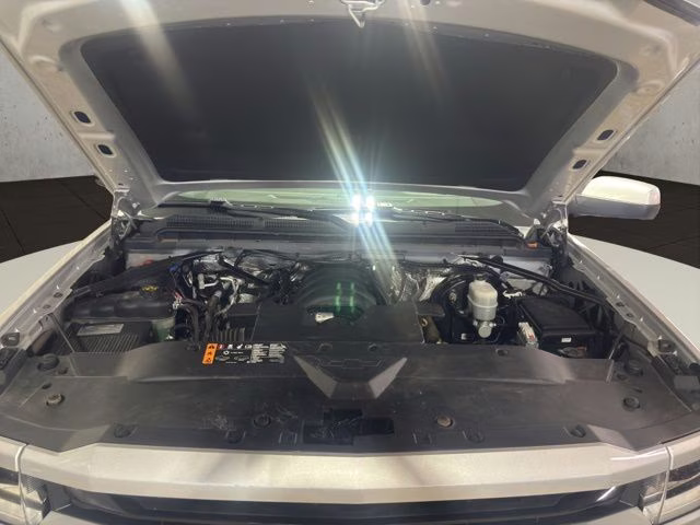 2018 Silver Ice Metallic Chevrolet Silverado 1500 LT 4X4 Truck