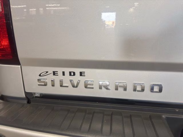 2018 Silver Ice Metallic Chevrolet Silverado 1500 LT 4X4 Truck